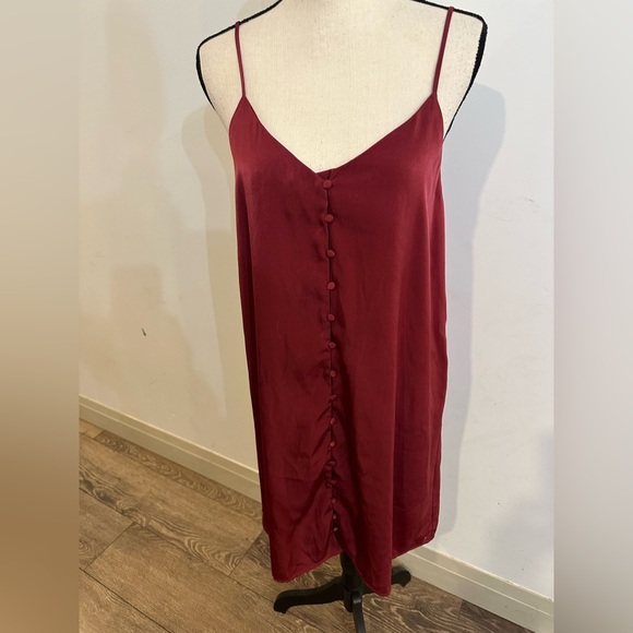 Elegant Burgundy Button-Down Slip Dress - Picture 1 of 4